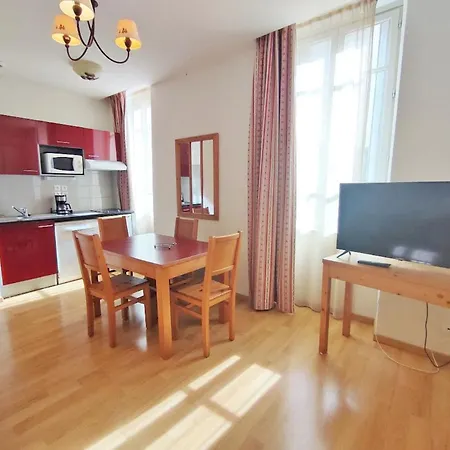 Апартаменты La Cardabelle, T2, Centre Luchon, Wifi, Casier A Ski, Ascenseur, 4 Personnes *
